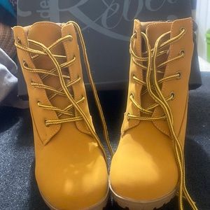 Modern the rebel boots